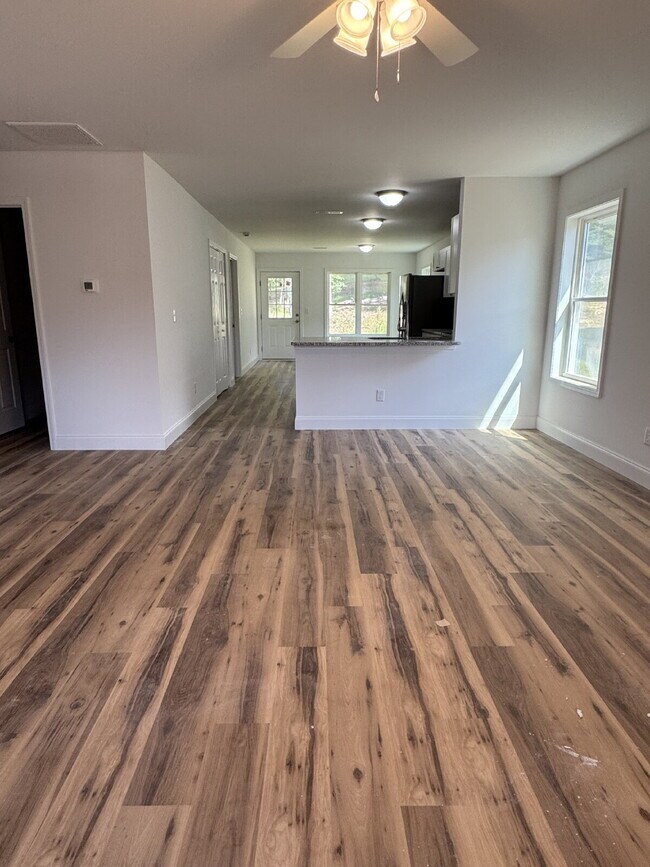 Building Photo - "Charming 3-Bedroom Home in Mars Hill with...