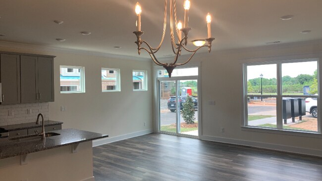 Foto del edificio - 5907 Hampstead Pond Ln