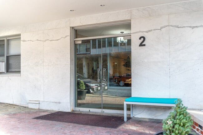 Entrance - Larchmont Terrace