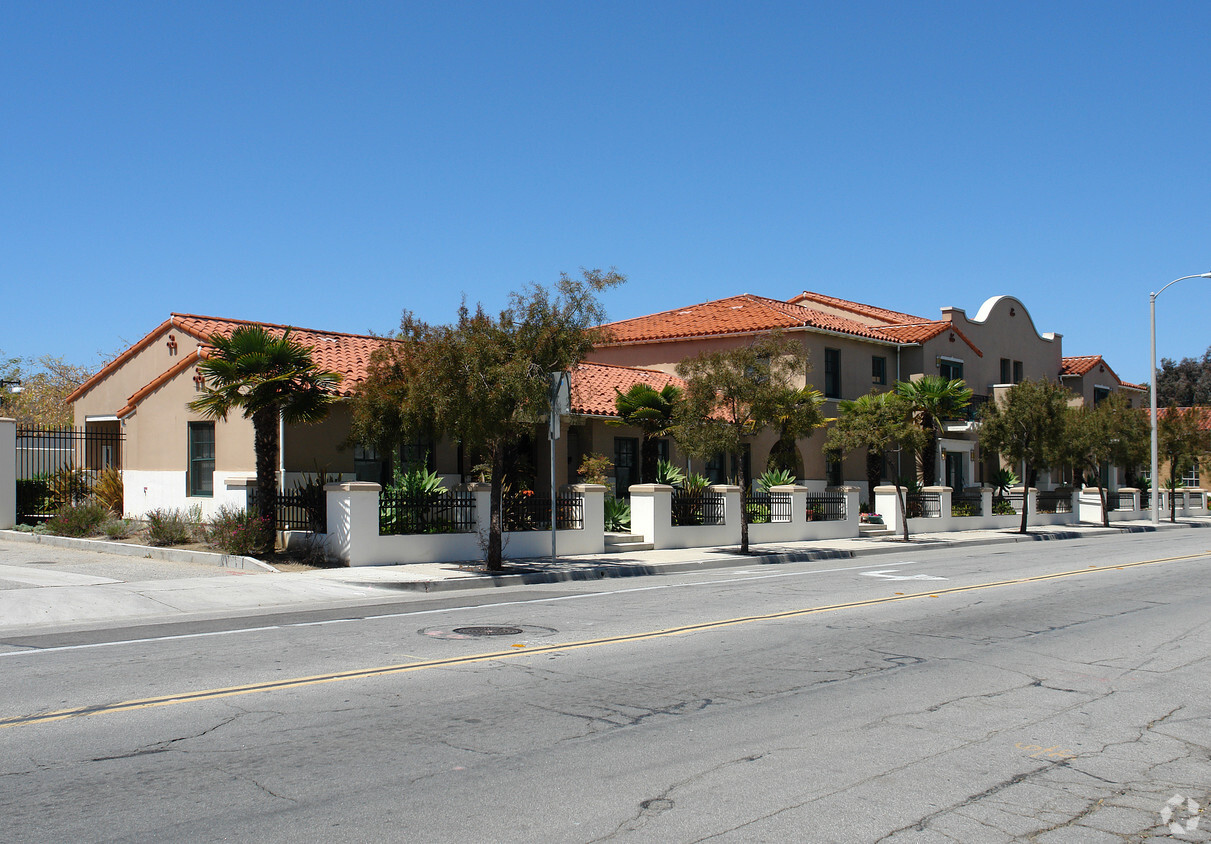 Foto del edificio - 123 S Ventura Ave