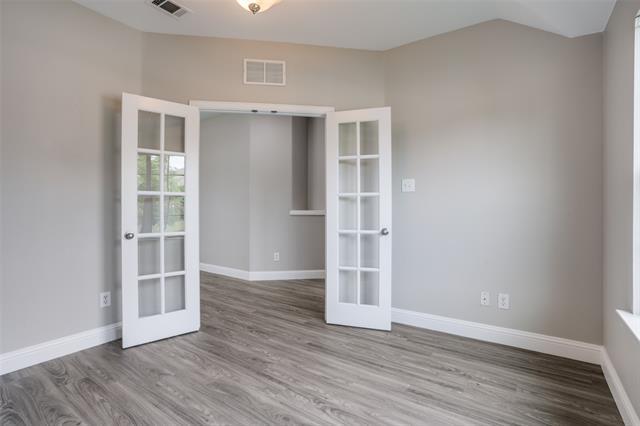 Foto del edificio - 2101 Willow Creek Dr