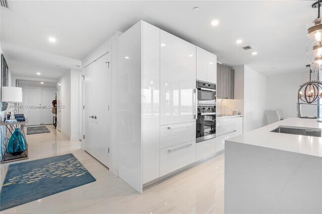 Building Photo - 730 N Ocean Blvd