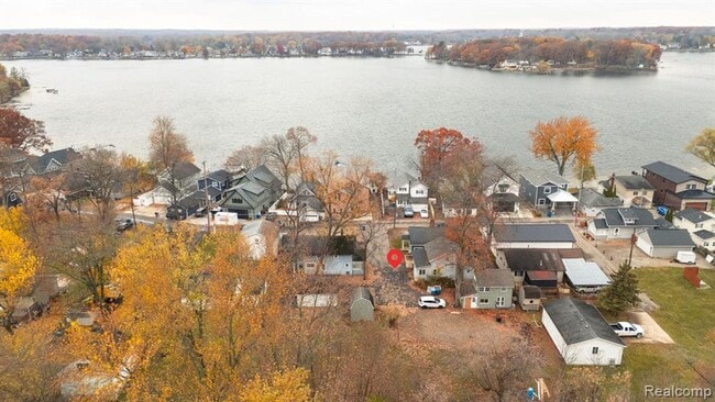 Building Photo - Available Now on Lake Fenton!!!