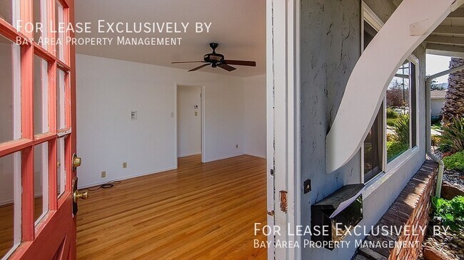 Building Photo - This home has 2 bedrooms, 1 bathroom, A/C ...