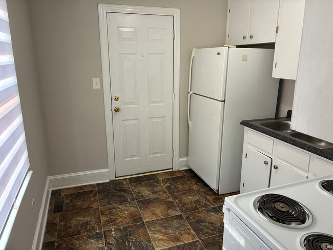 Building Photo - 4000 Winfield Dr