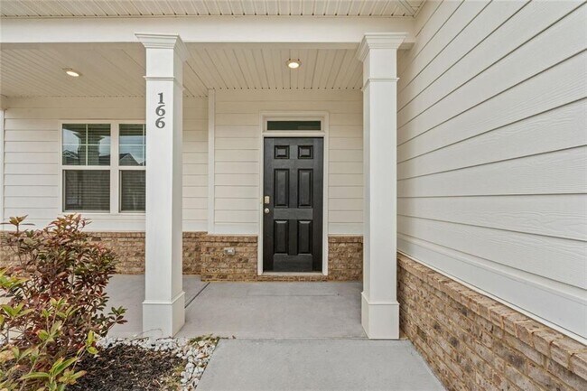 Foto del edificio - 166 Champlain Rd