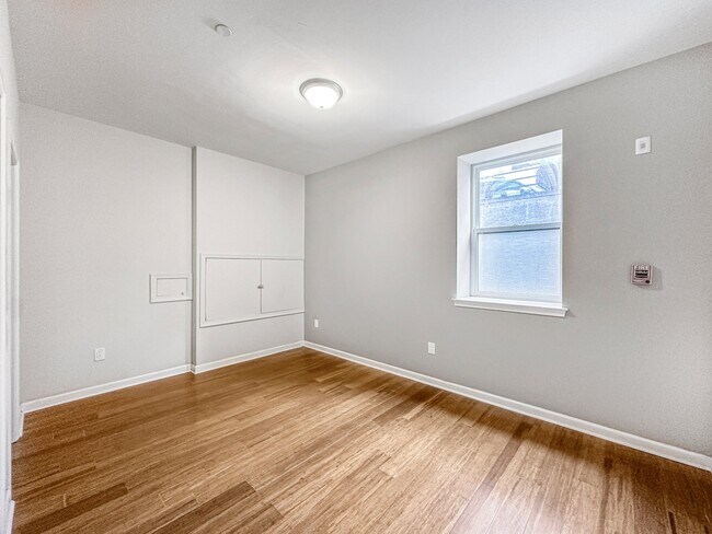 Foto del edificio - 2418 Frankford Ave
