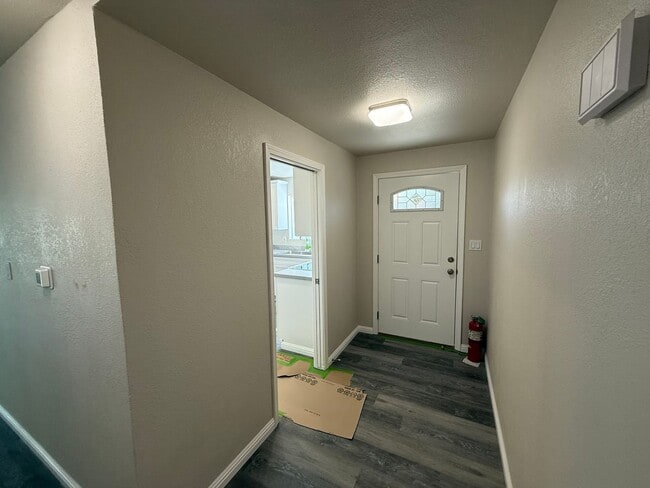 Building Photo - Updated single story home!