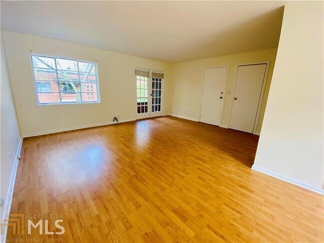 Building Photo - 1385 Normandy Dr NE