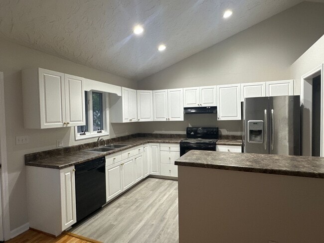 Building Photo - Salem 4 BR Home