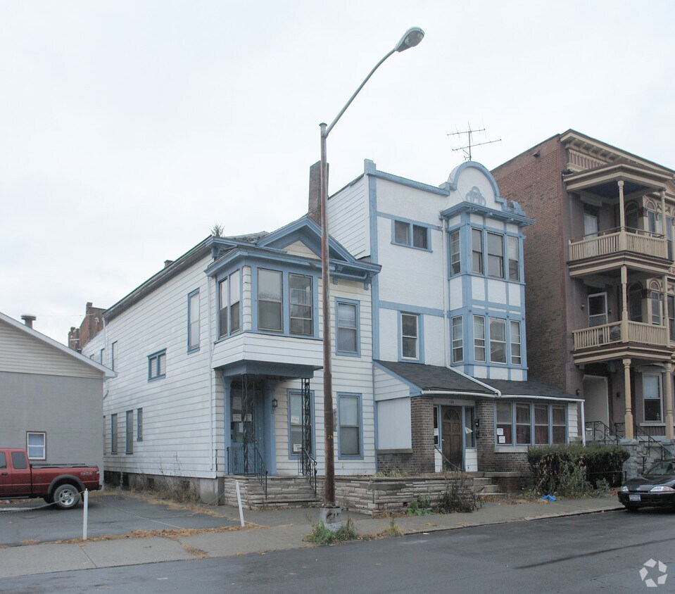 138 Mohawk St, Cohoes, NY 12047 Apartments in Cohoes, NY