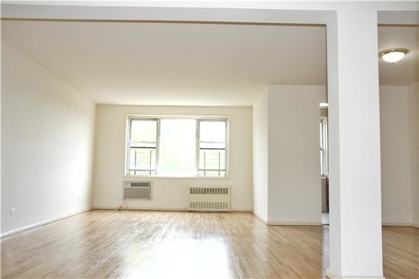 Foto del edificio - 6300 Riverdale Ave