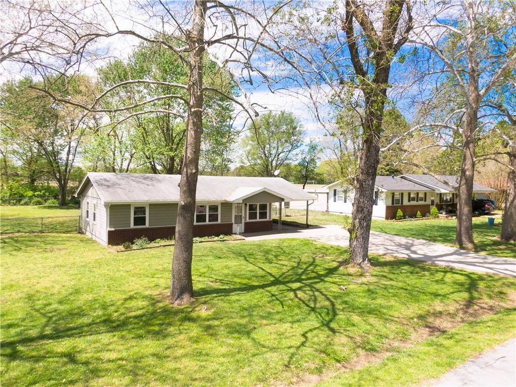 Foto principal - 1551 N Stephens Ave