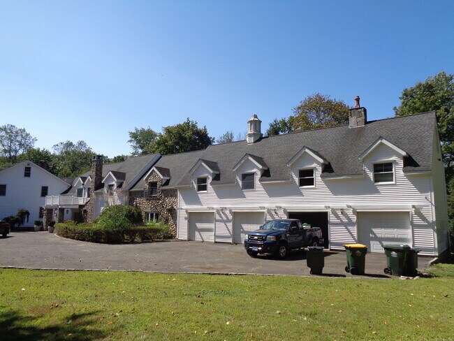 Building Photo - 531 Hollow Tree Ridge Rd