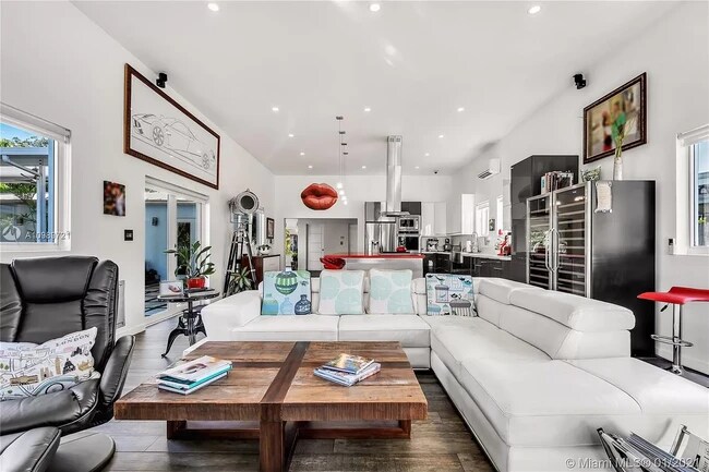 Sala de estar - 2071 NW 14th St