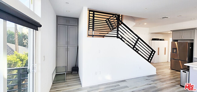 Building Photo - 1224 Alexandria Ave