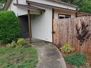 Building Photo - 6516 Wicklow Pl