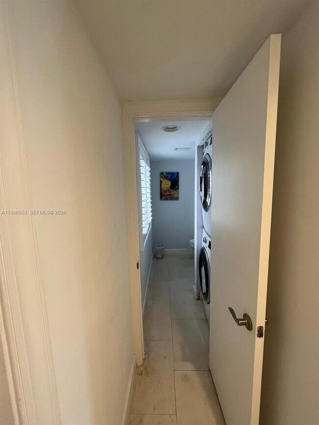 Foto del edificio - 5570 SW 70th Pl S