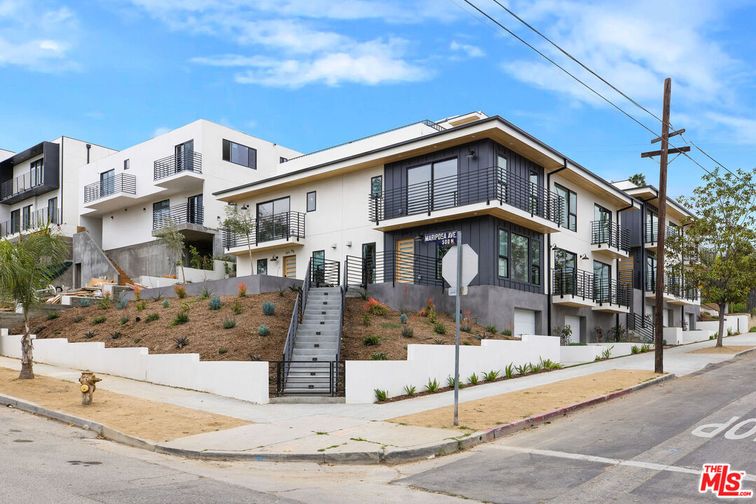 Foto principal - 571 S Mariposa Ave