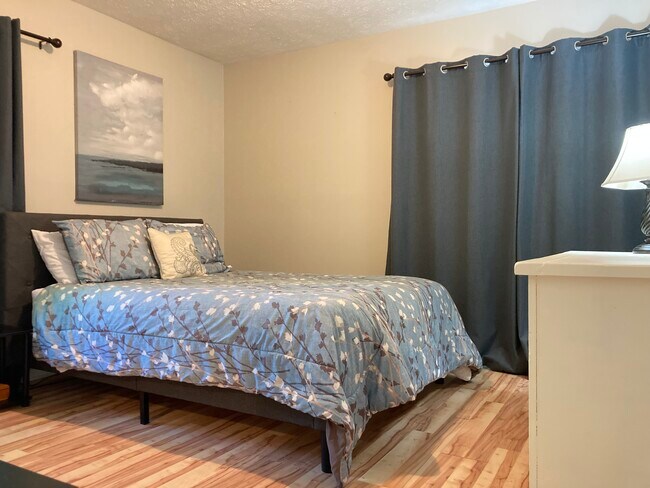 Dormitorio 1 - 4706 Drew Ave