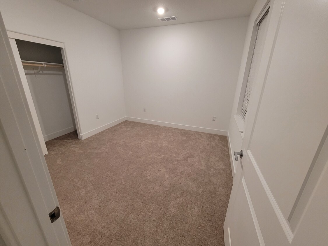Foto del edificio - 8055 Monterey Pebble Way
