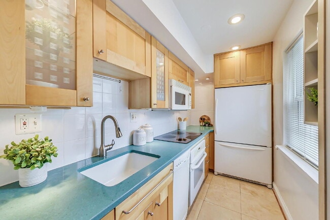 Building Photo - 1303 N Ode St