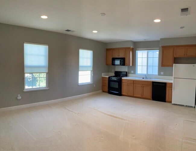 Building Photo - 1240 Royal Creek Court