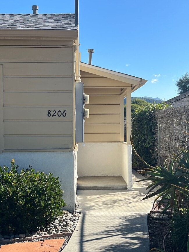 Building Photo - Sun Valley Duplex