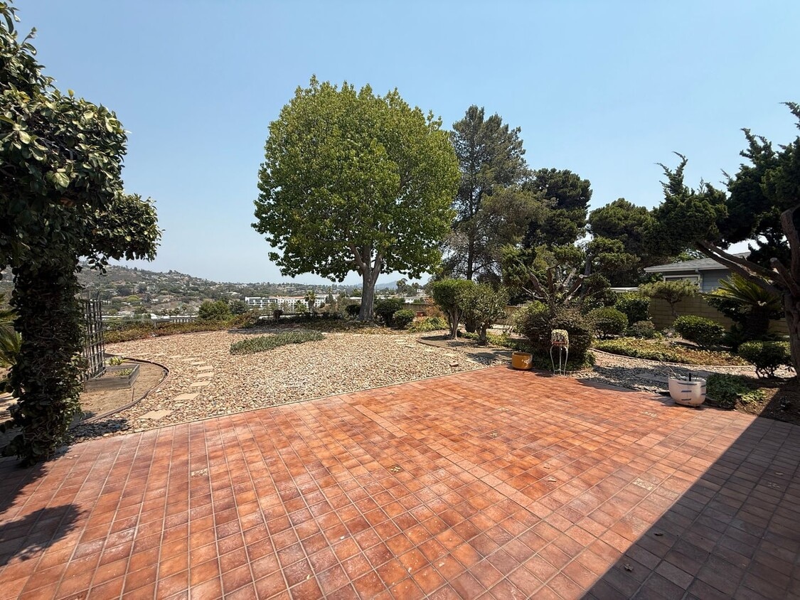 Primary Photo - Minutes from Campus with Scenic Overlook V...