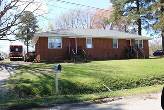 Building Photo - 3115 Parkdale Rd