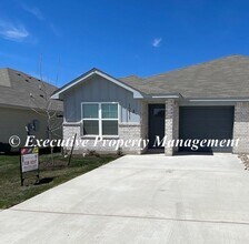 Building Photo - 1211 Lexington Dr