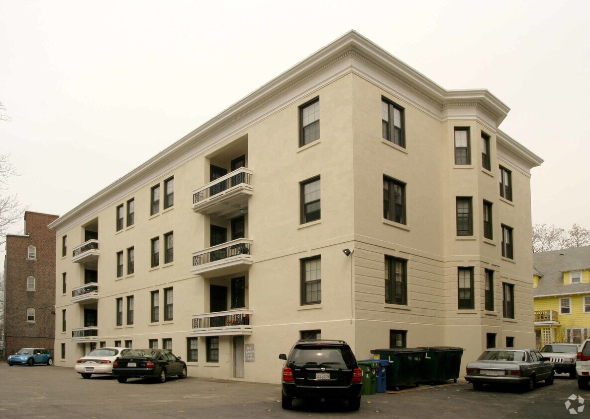 Foto del edificio - 120 Glenville Ave