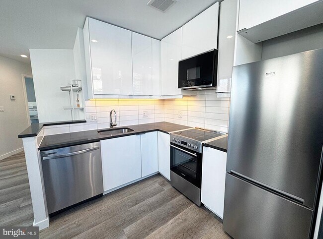 Building Photo - 700 Roeder Rd