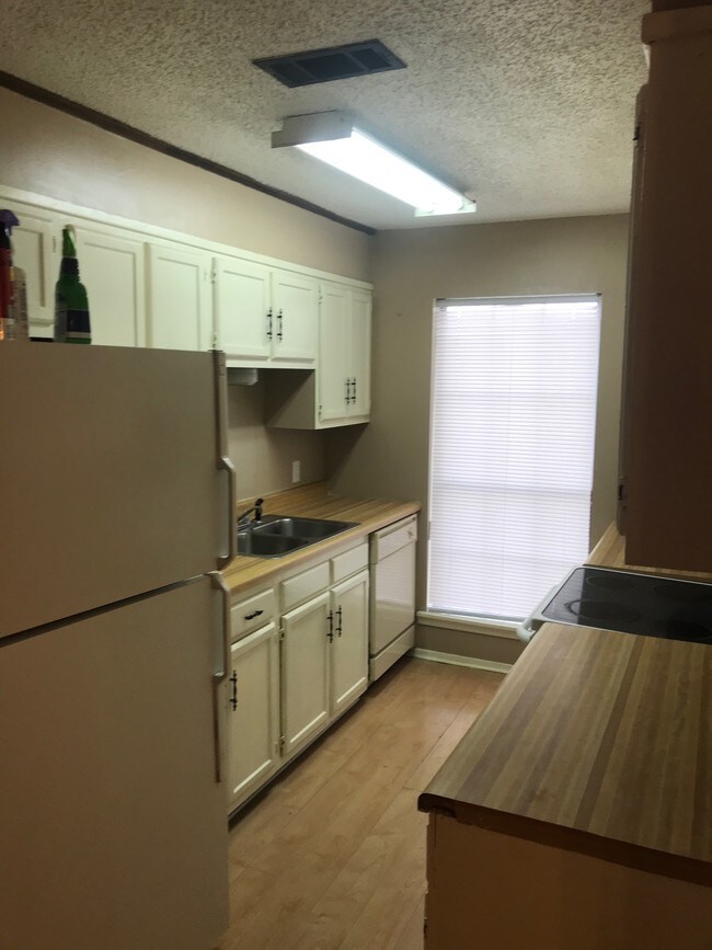 Foto del edificio - 15 Briarwood Cir