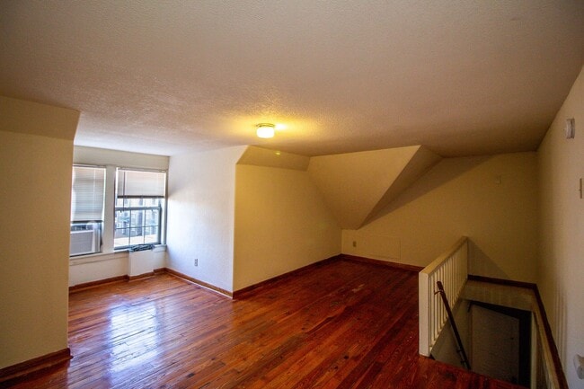 Building Photo - 1107-1109 E Walnut