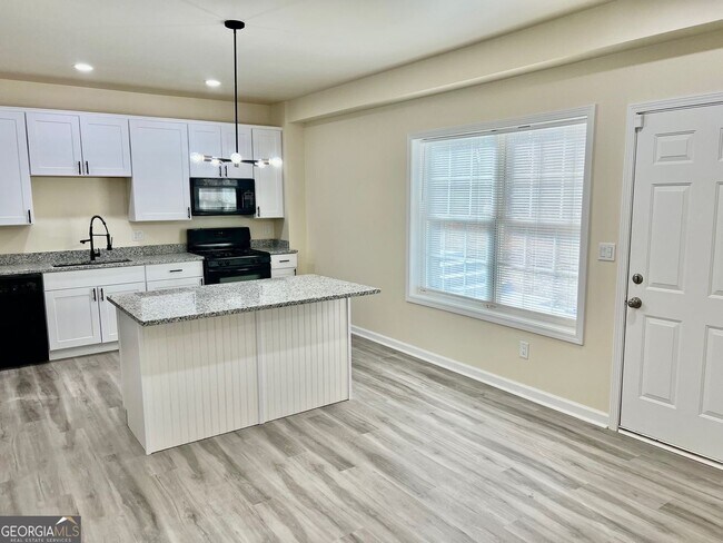 Building Photo - 4001 Oak Field Dr