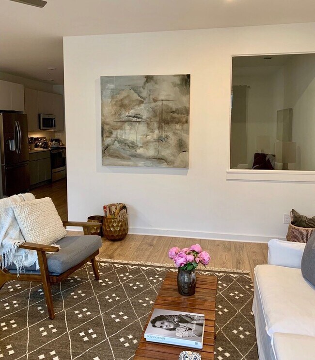 Photo - 1 Bedroom Condo at Segment in WEHO