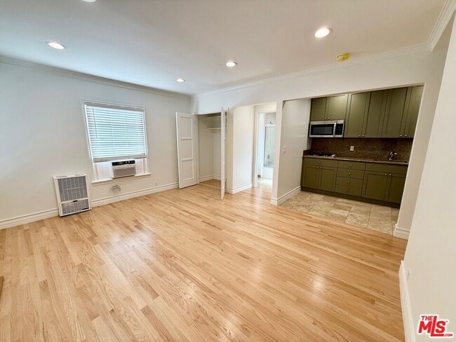 Foto del edificio - 204 S Reeves Dr