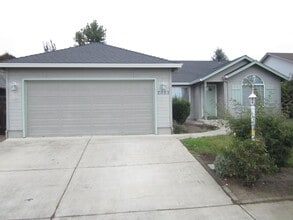 Building Photo - 2023 Walnut Grove Ln