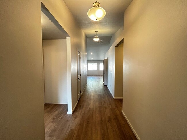 Building Photo - Luxury 4 Bed, 2 Bath Rancher in Spokane Va...