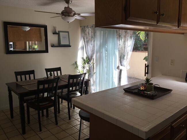 Foto del edificio - 1722 Armour Ln