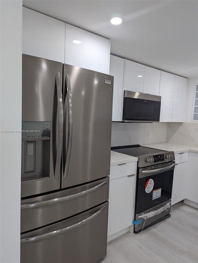Foto del edificio - 2801 NE 183rd St