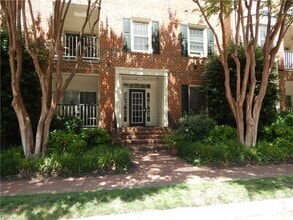 Building Photo - 321 Duke St
