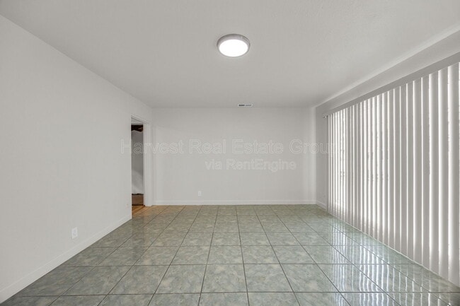 Foto del edificio - 16385 Gordon Way