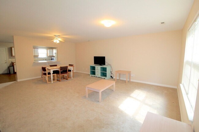 Building Photo - 577 Pheasant Run Cir