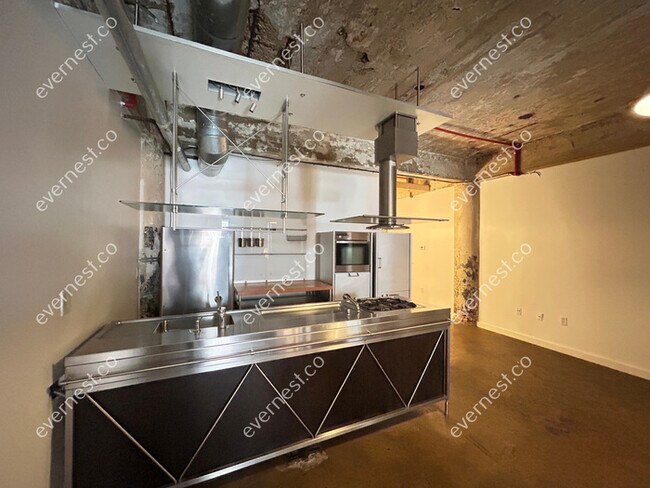 Foto del edificio - 244 Peters St SW