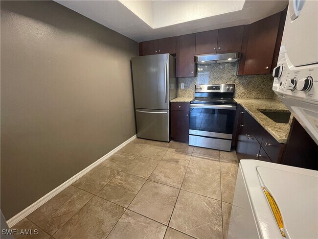 Foto del edificio - 10111 Sandy Hollow Ln