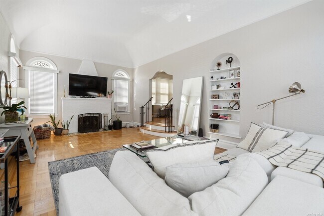 Foto del edificio - 317 W Walnut St