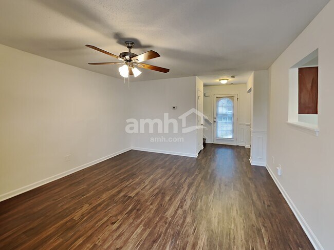 Foto del edificio - 1864 Tulip Petal Rd