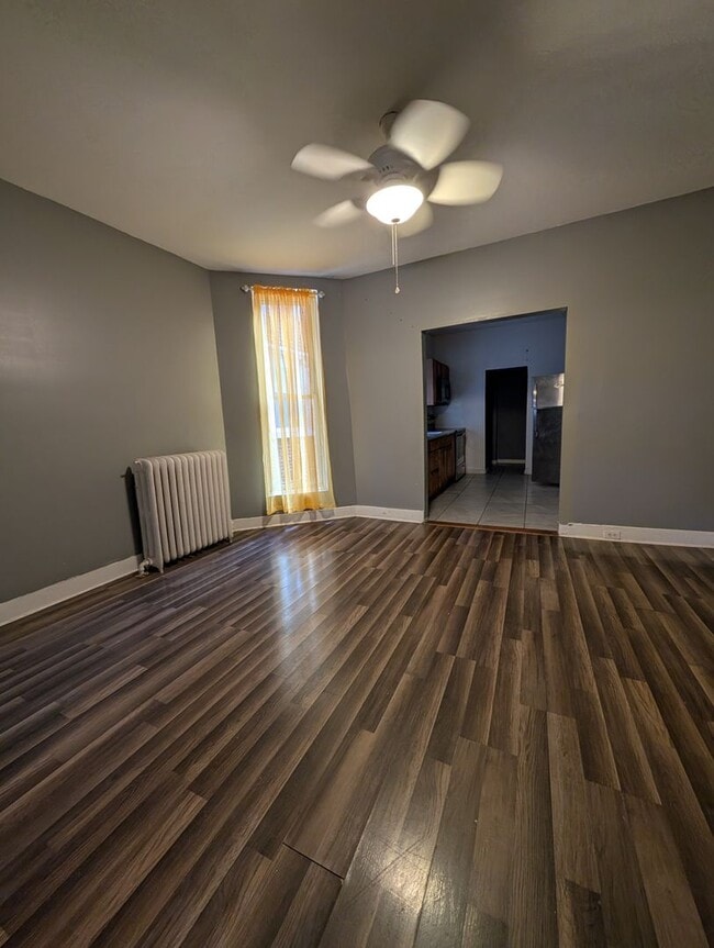 Building Photo - Well-maintained home.